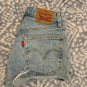 SOLD💞LEVIS jean shorts